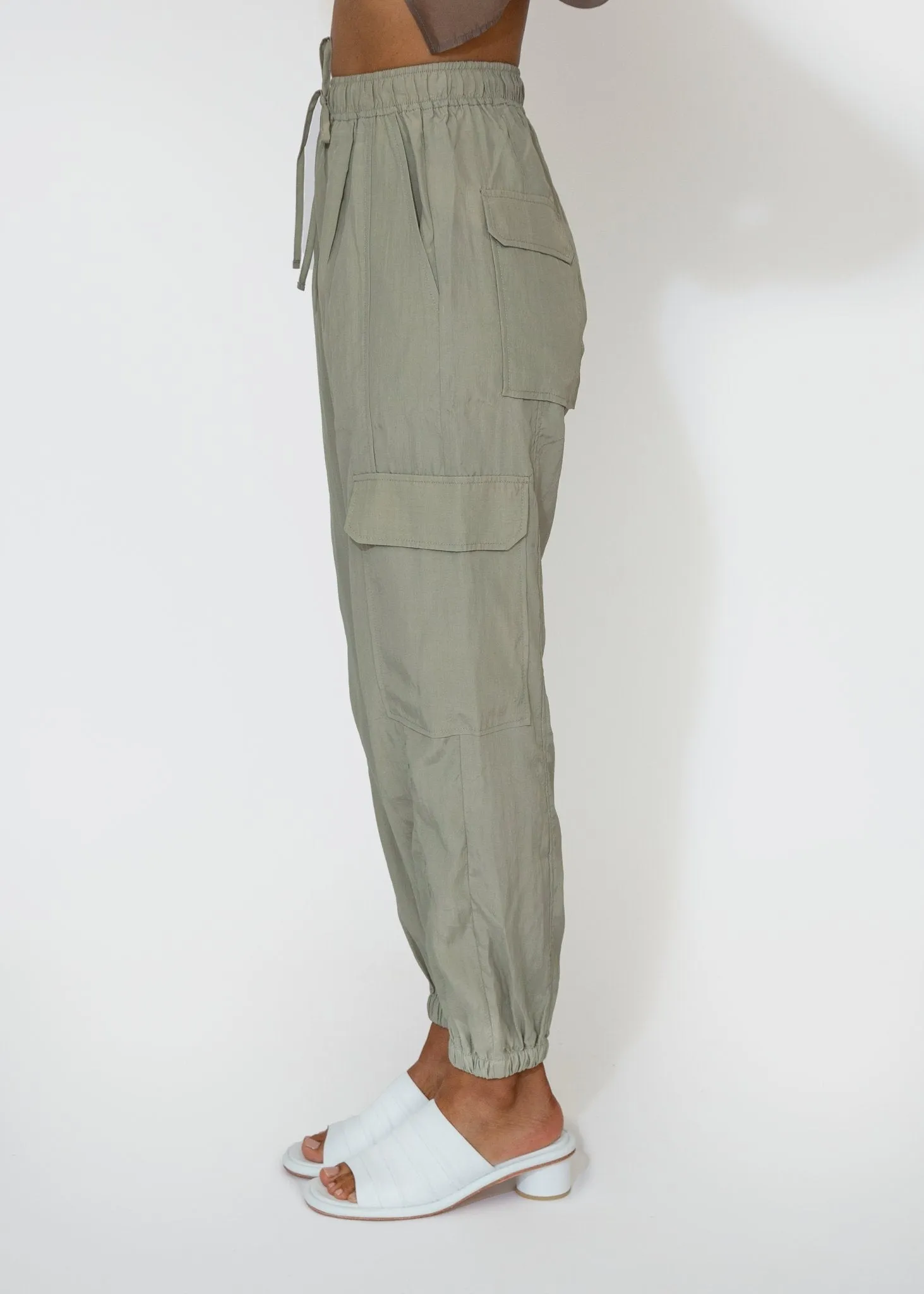 Lightweight Cargo Pants in Mint